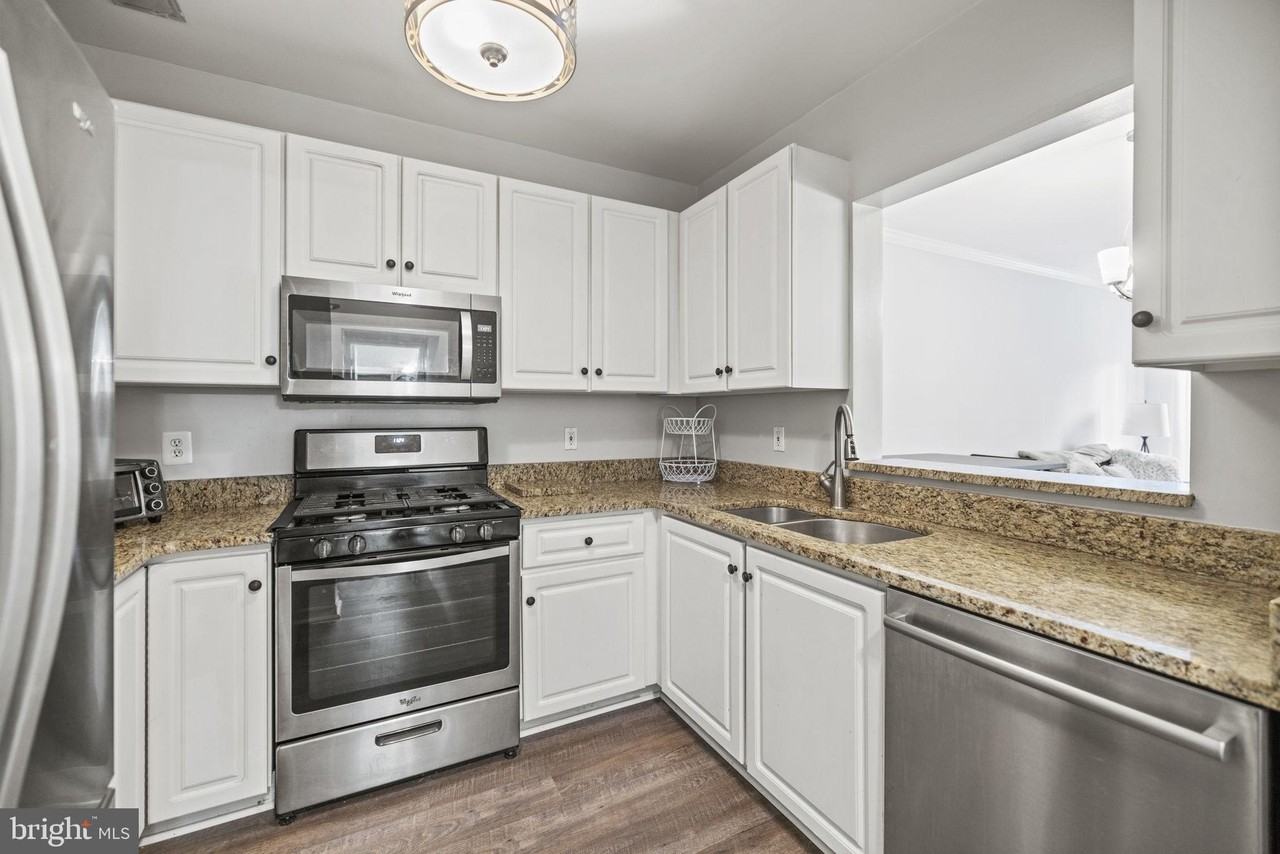 7011 Falls Reach Dr #103 - Photo 4 of 28