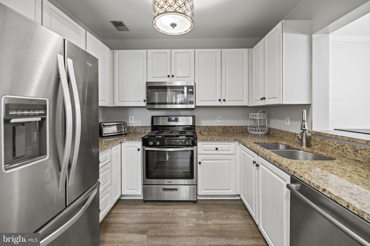 7011 Falls Reach Dr #103 - Photo 5 of 28