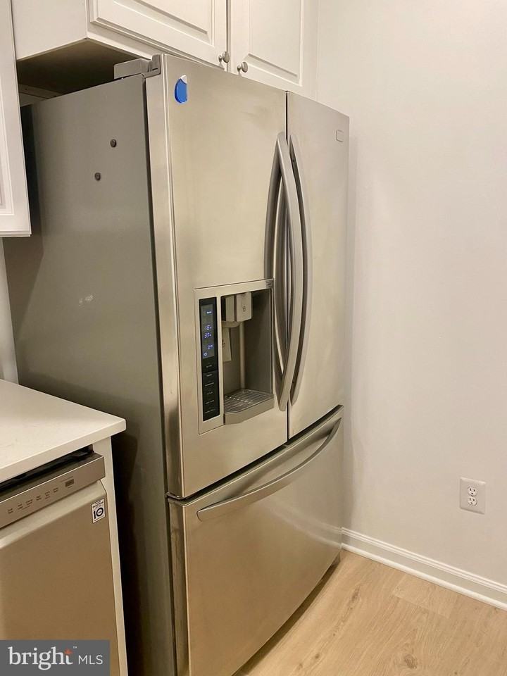 7806 Birnam Wood Dr - Photo 4 of 31