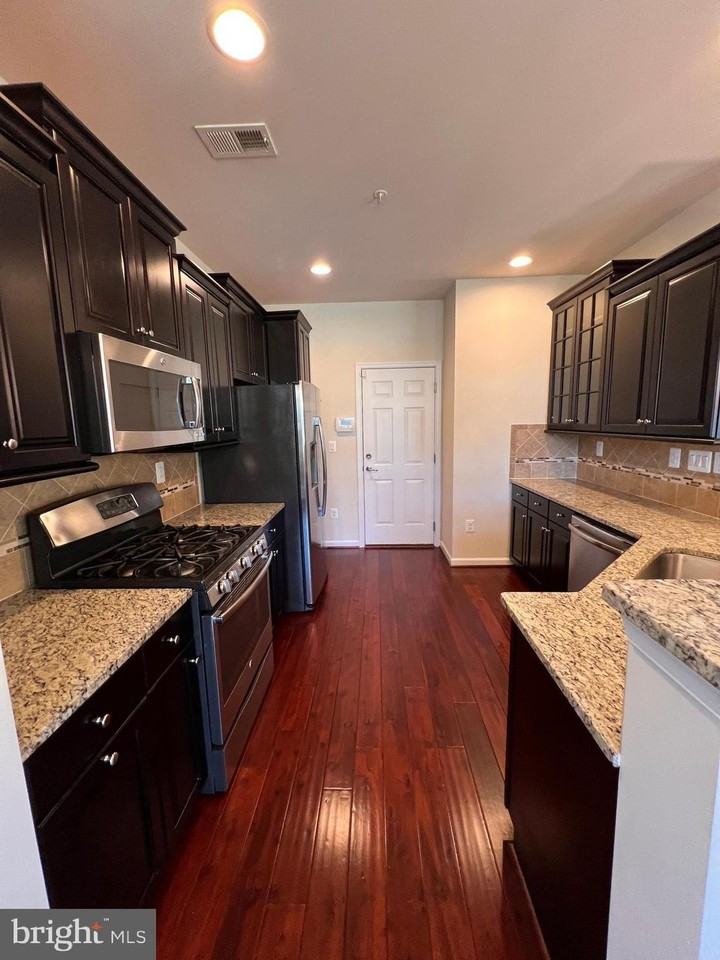 42592 Sunset Ridge Sq - Photo 6 of 28