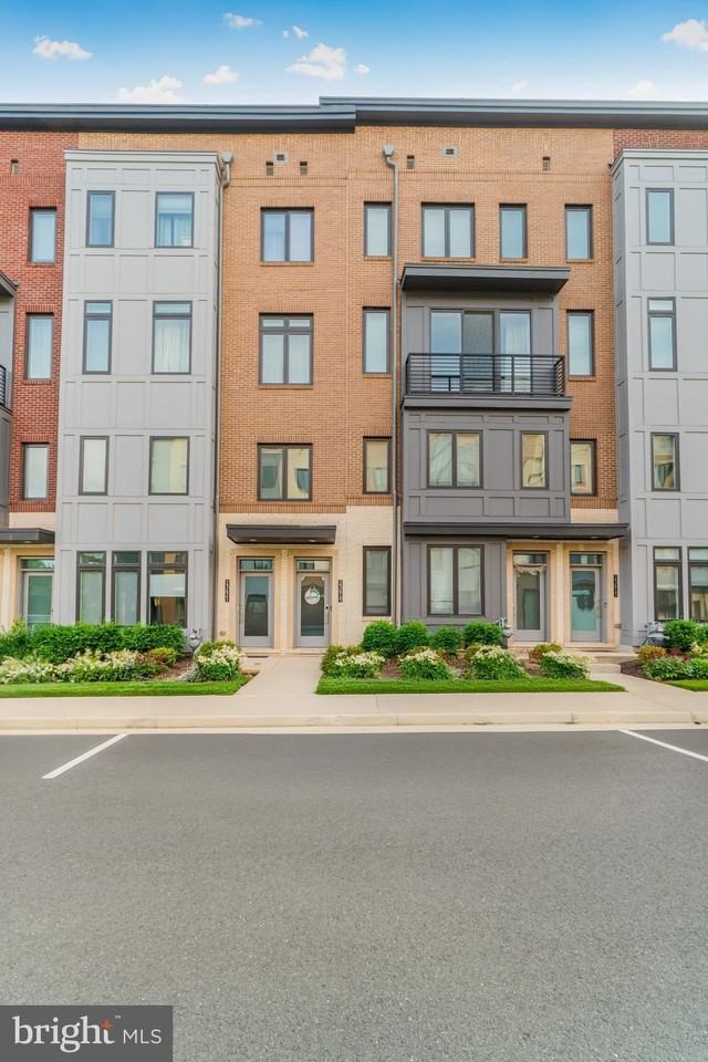 23619 Waterford Downs Ter - Photo 2 of 33