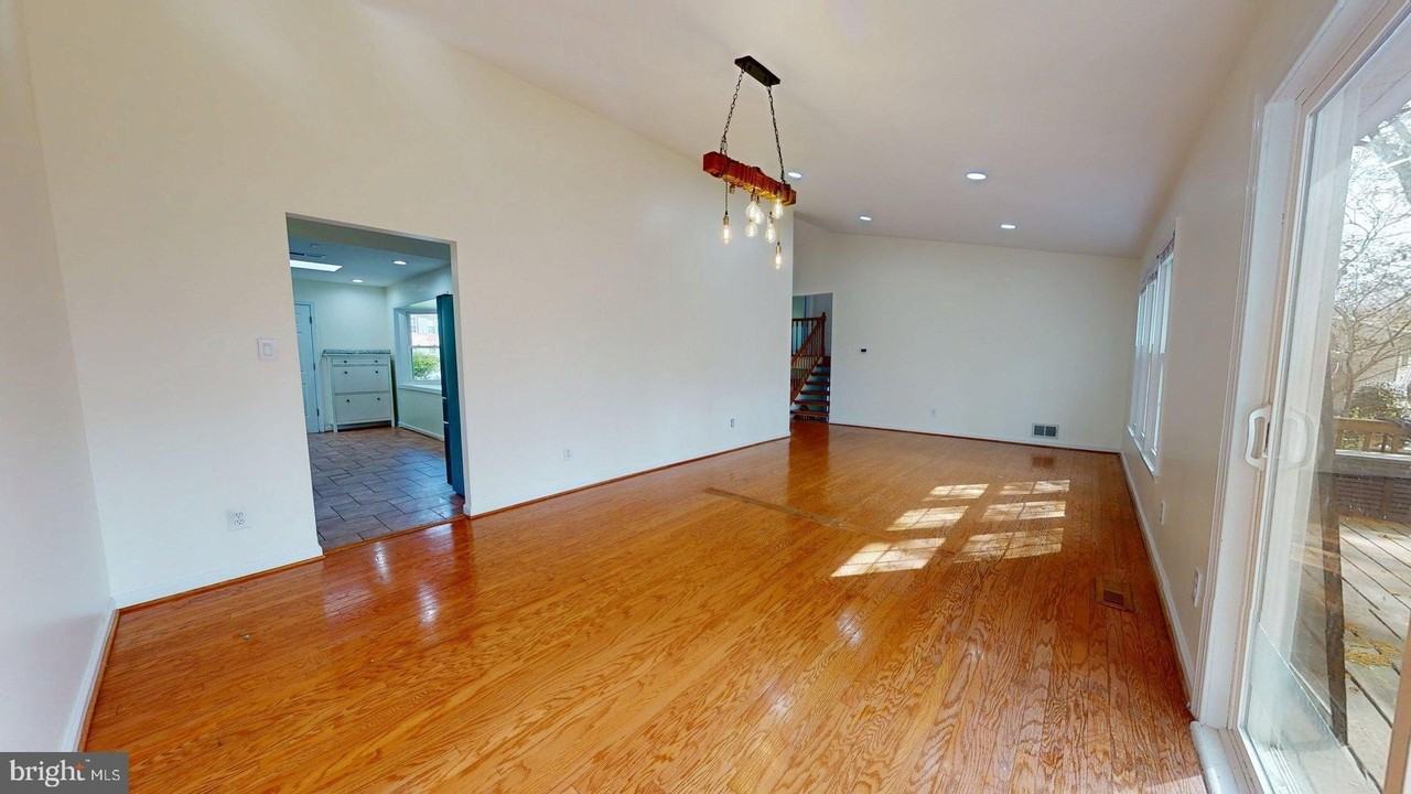 12043 Stoneford Dr - Photo 4 of 23