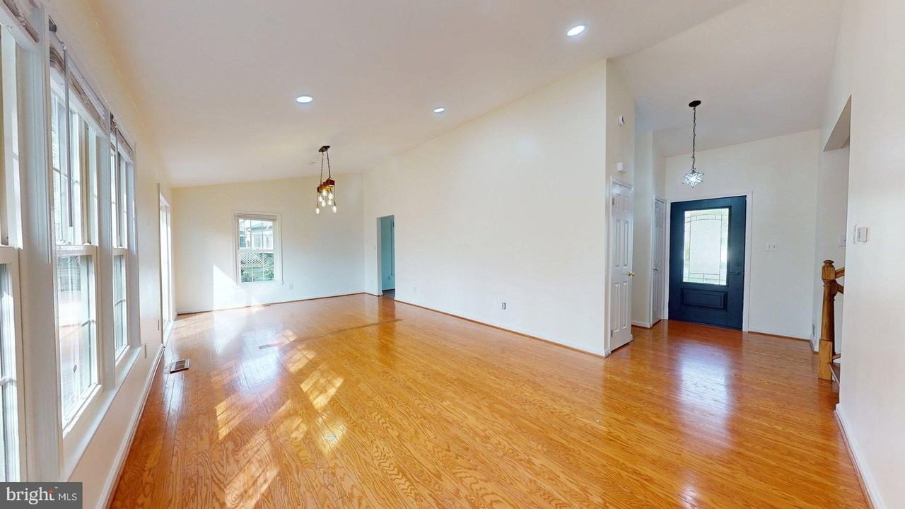 12043 Stoneford Dr - Photo 6 of 23