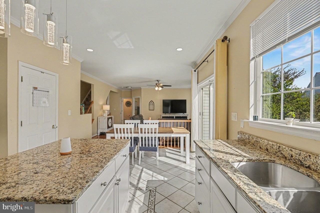 46 Northampton Blvd - Photo 5 of 49