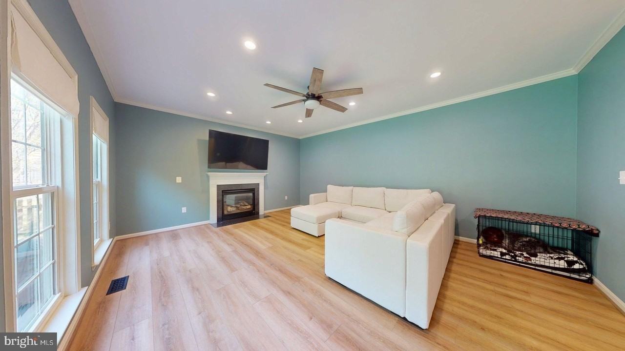 14 Palace Ln - Photo 3 of 29