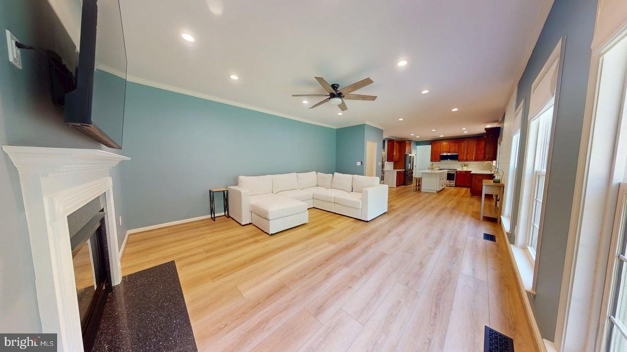 14 Palace Ln - Photo 4 of 29