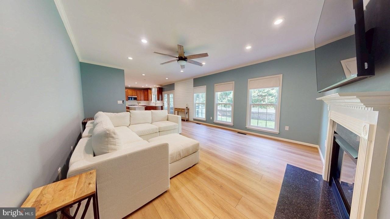 14 Palace Ln - Photo 5 of 29