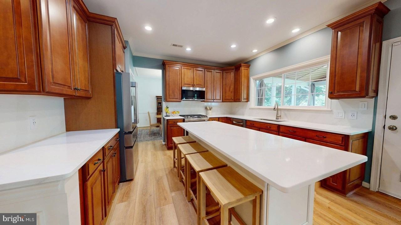 14 Palace Ln - Photo 7 of 29