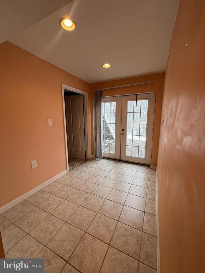 1009 Bayview Overlook - Photo 2 of 10