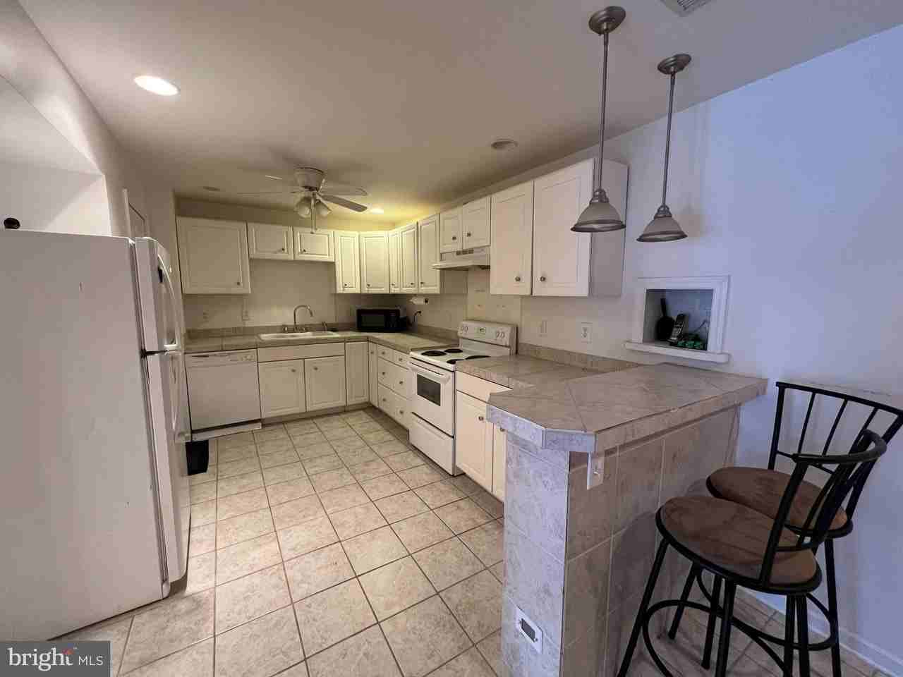 1009 Bayview Overlook - Photo 3 of 10