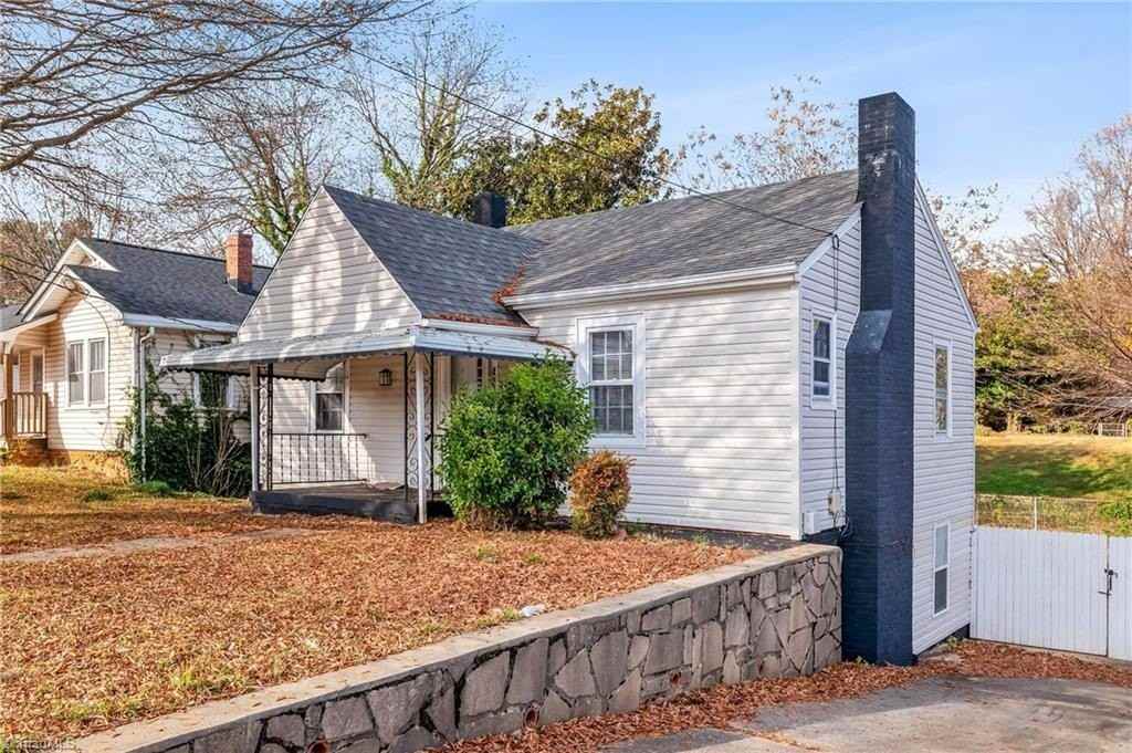 437 W 24th St - Photo 2 of 20