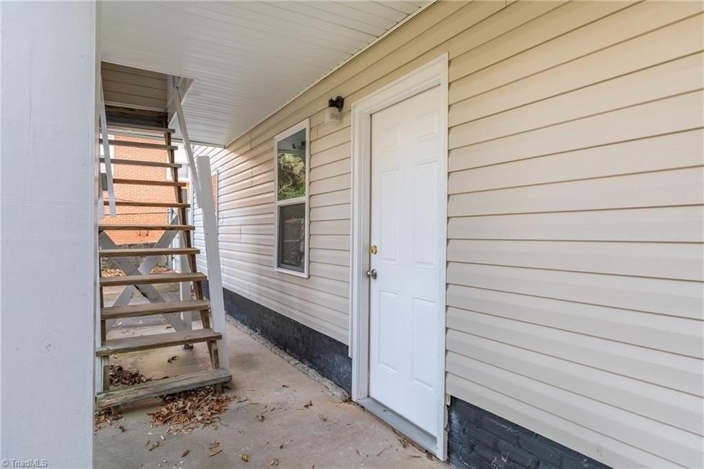 437 W 24th St - Photo 3 of 20