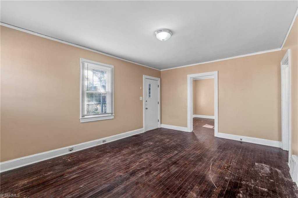 437 W 24th St - Photo 6 of 20