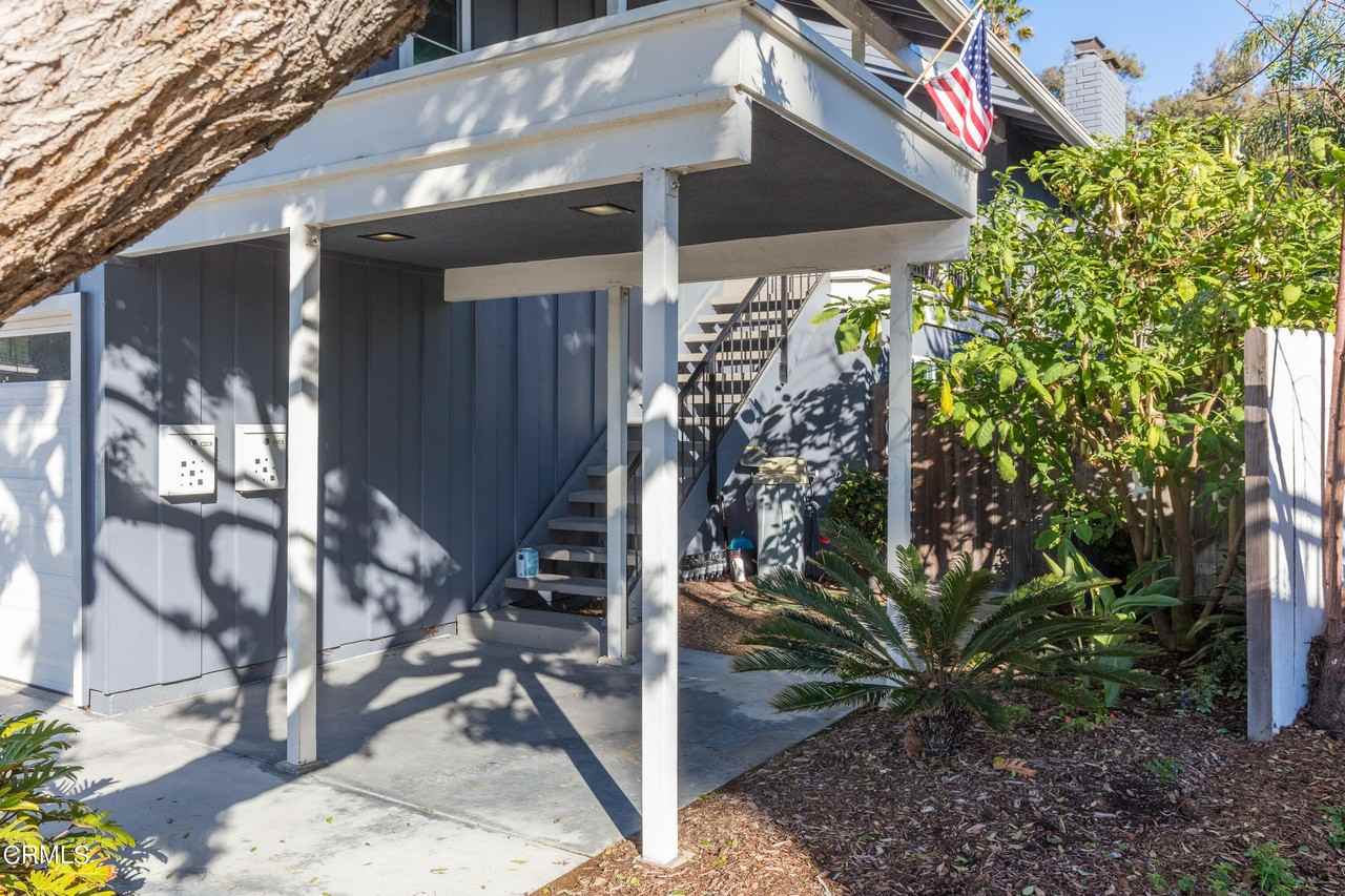 906 Seahorse Ct - Photo 2 of 19