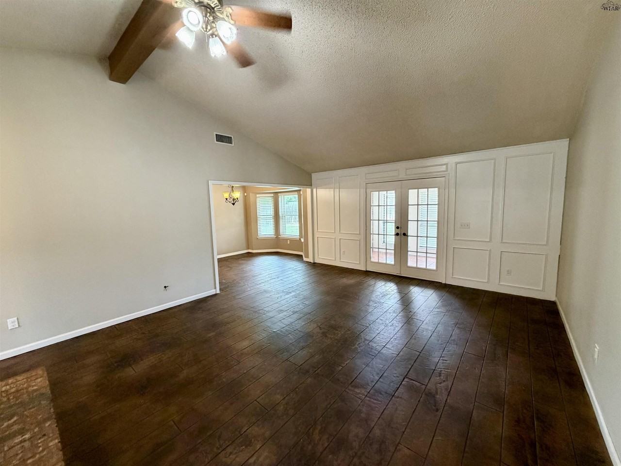 4410 York St - Photo 3 of 17