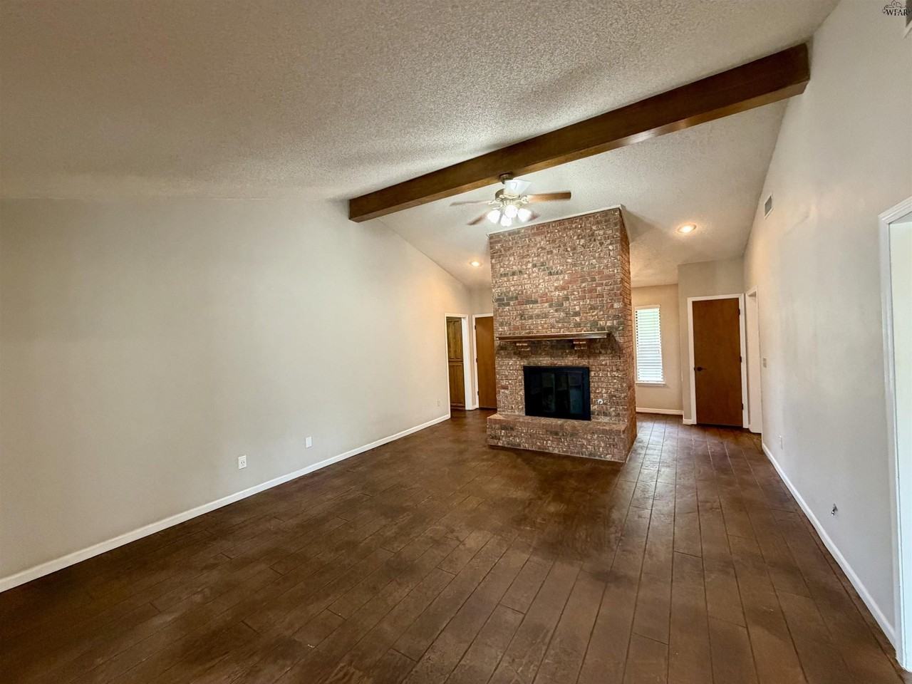 4410 York St - Photo 4 of 17