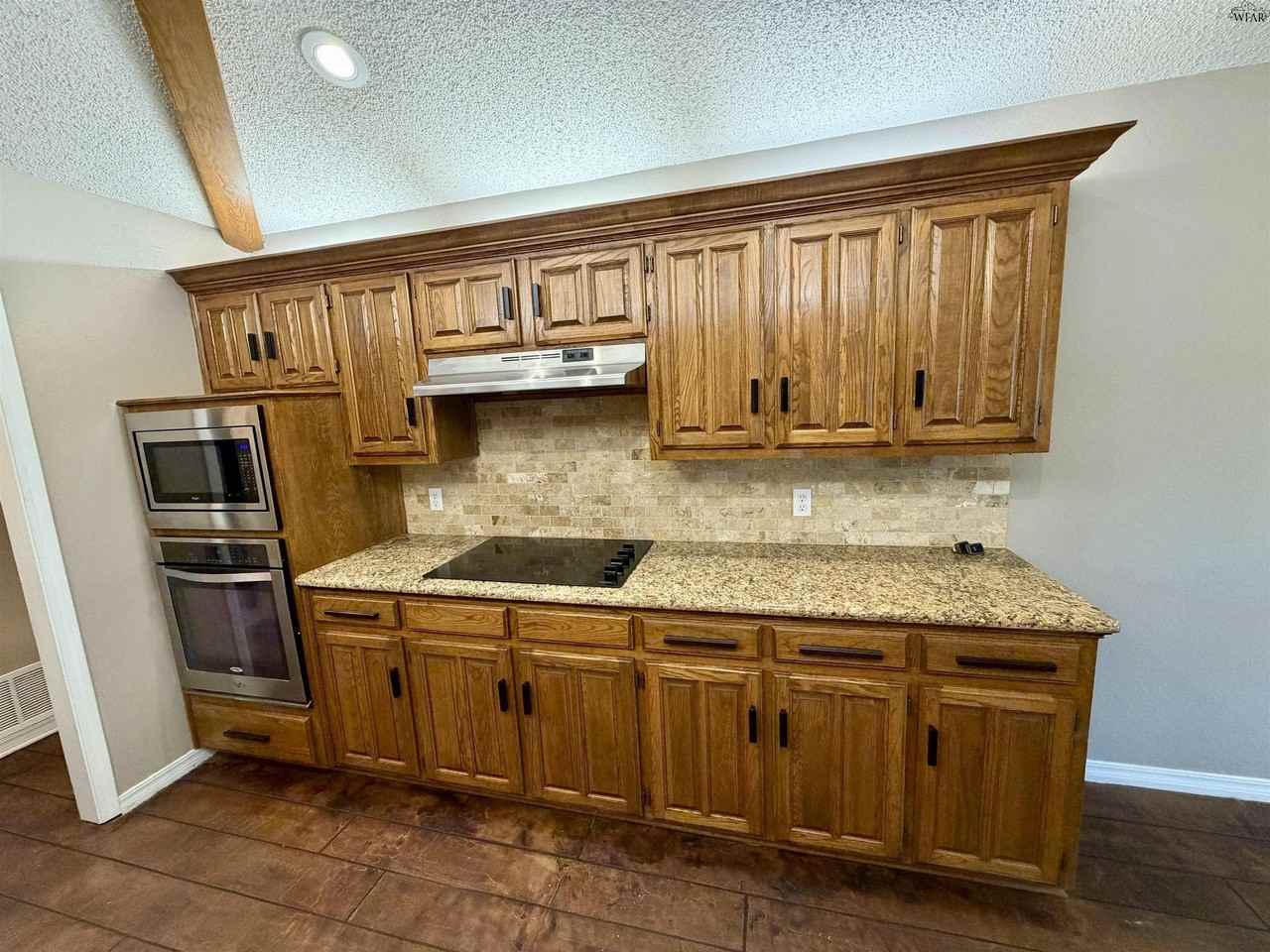 4410 York St - Photo 6 of 17