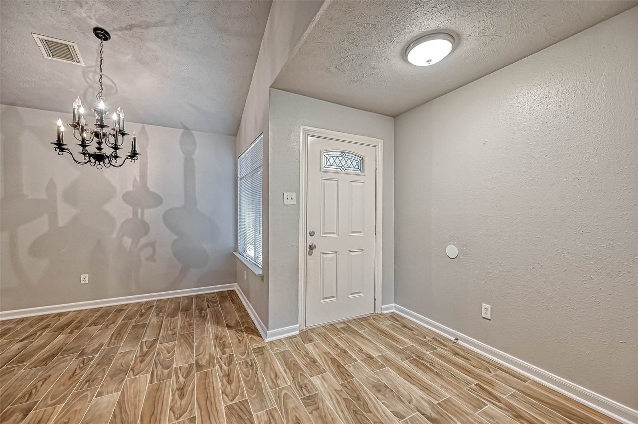 2235 Sentinal Oaks St - Photo 5 of 35