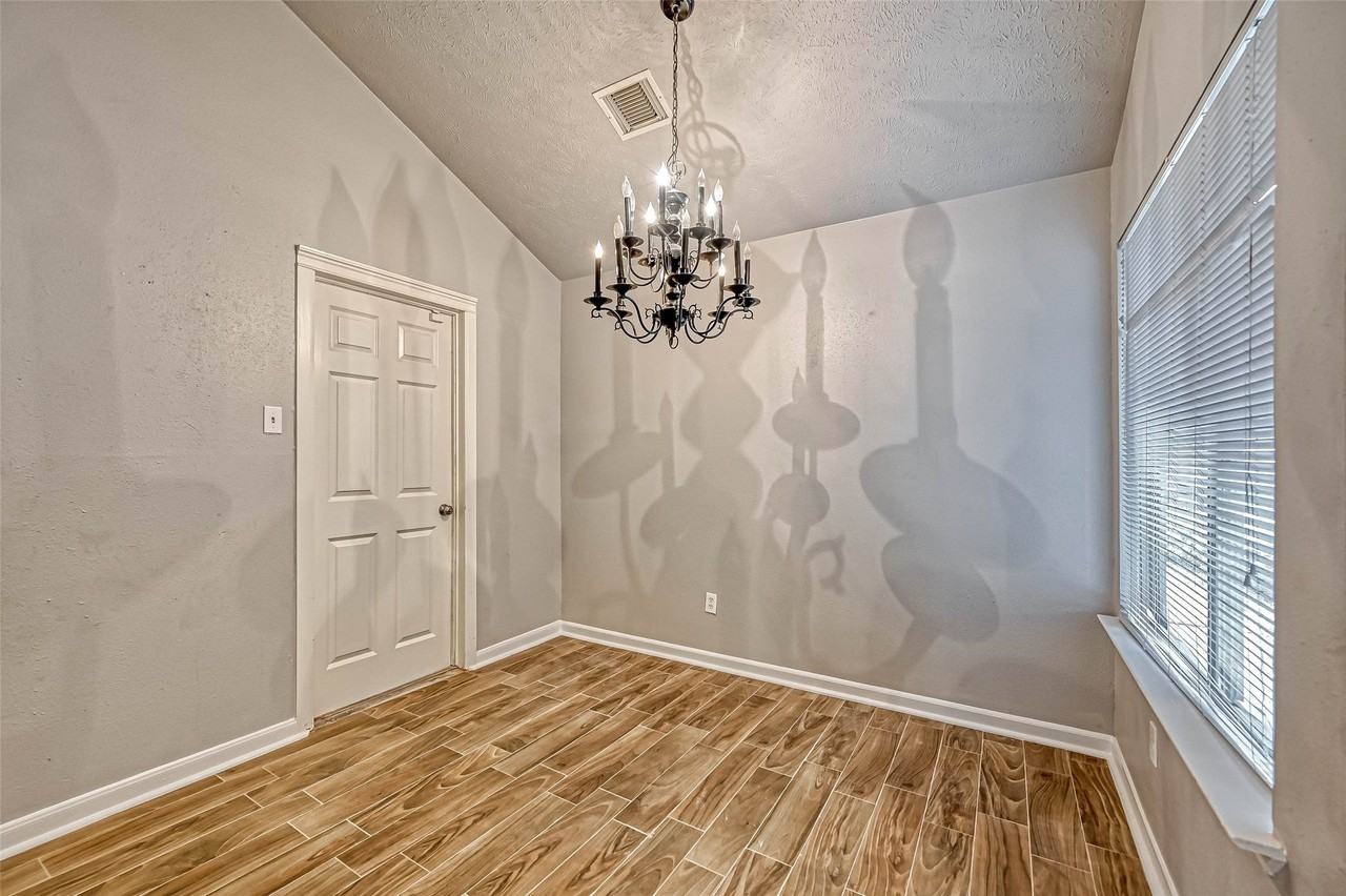 2235 Sentinal Oaks St - Photo 6 of 35