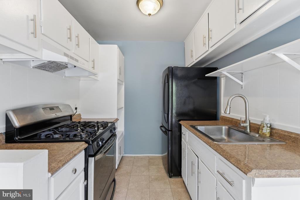 4903 Americana Dr ##107 - Photo 4 of 29