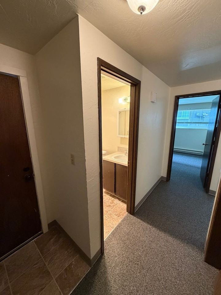 952 Nw Sycamore Ave #8 - Photo 3 of 10