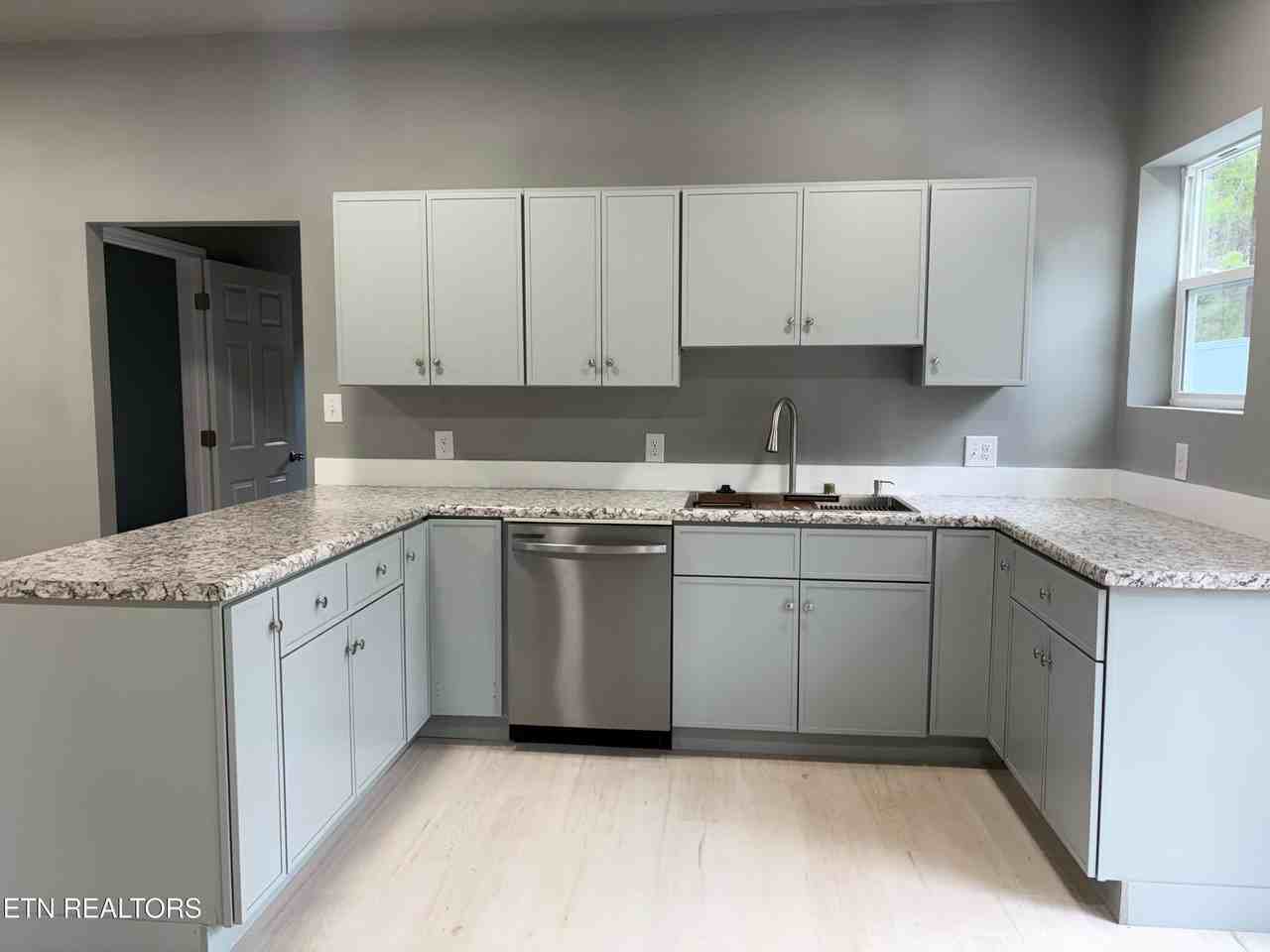 415 Woody Ave - Photo 2 of 18
