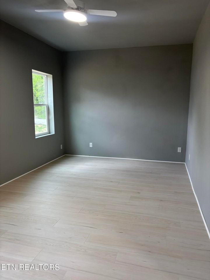 415 Woody Ave - Photo 4 of 18