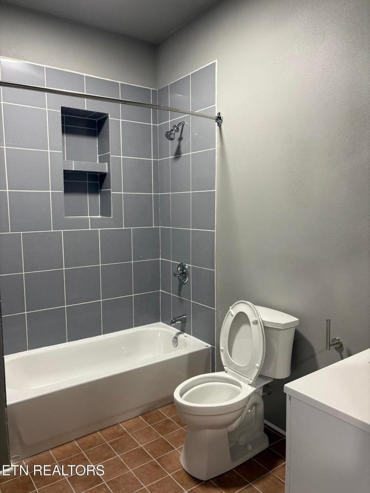415 Woody Ave - Photo 5 of 18