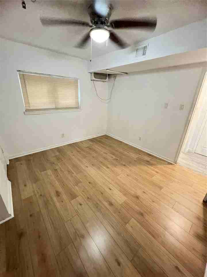 5911 Grace Ln - Photo 5 of 8