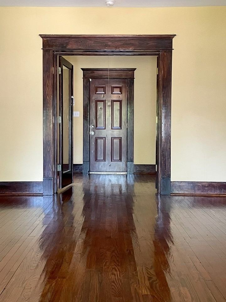 1701 Sylvester Rd - Photo 4 of 19