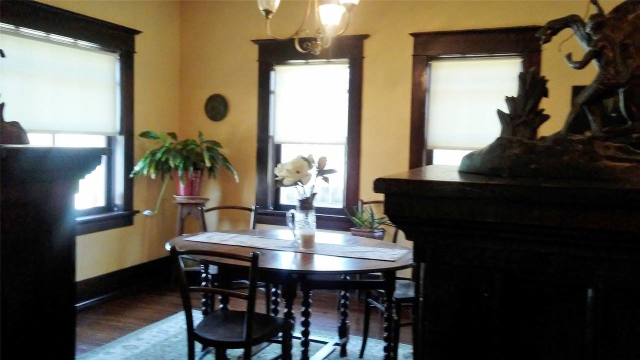 1701 Sylvester Rd - Photo 6 of 19