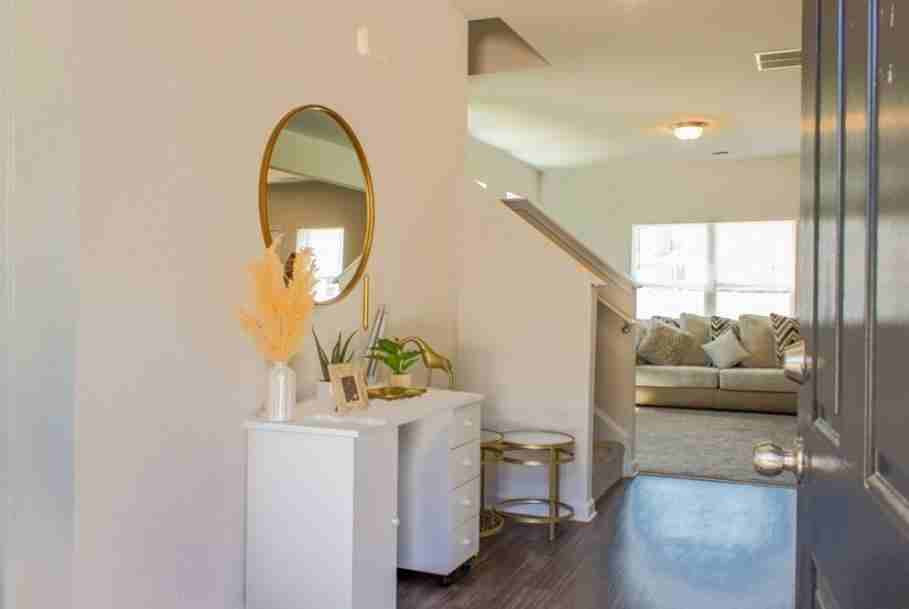 421 Collington Cir - Photo 2 of 12