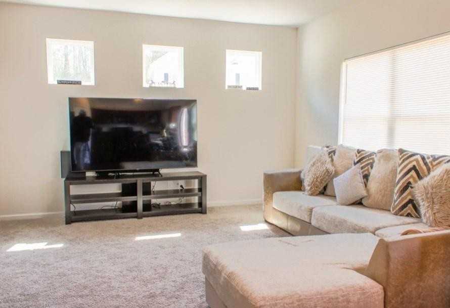 421 Collington Cir - Photo 4 of 12