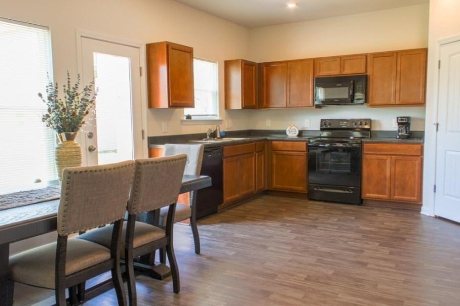 421 Collington Cir - Photo 5 of 12