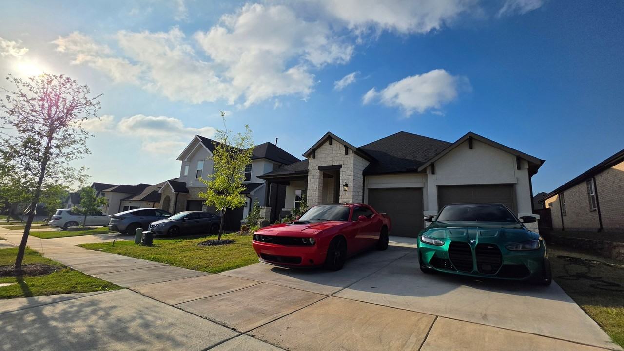 1513 Larson Ln - Photo 2 of 50