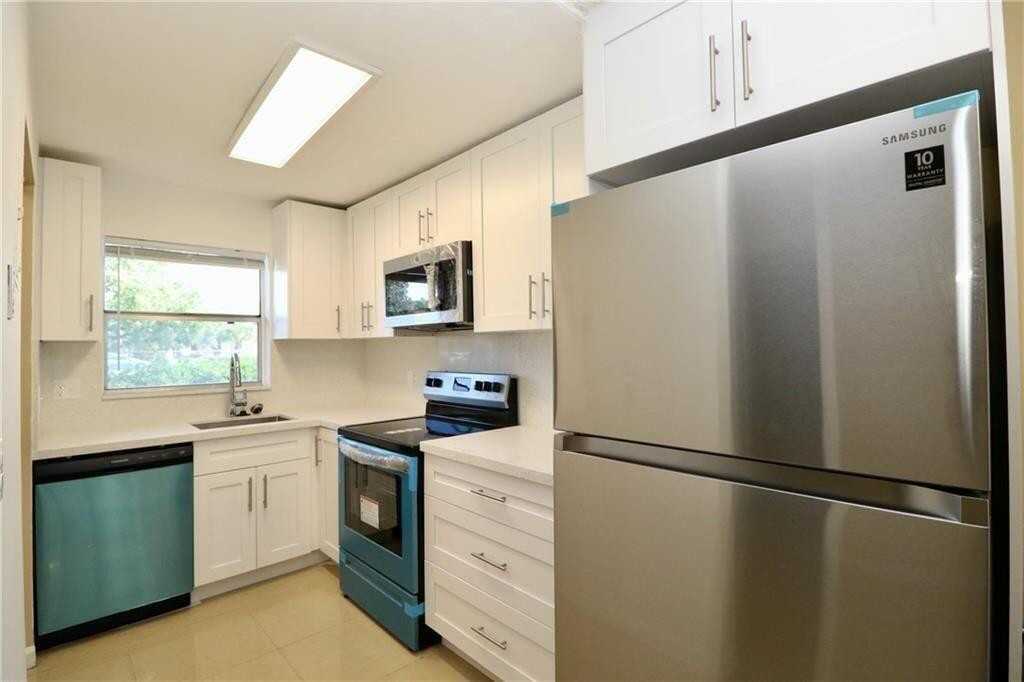 9915 Sandalfoot Blvd #408 - Photo 4 of 8