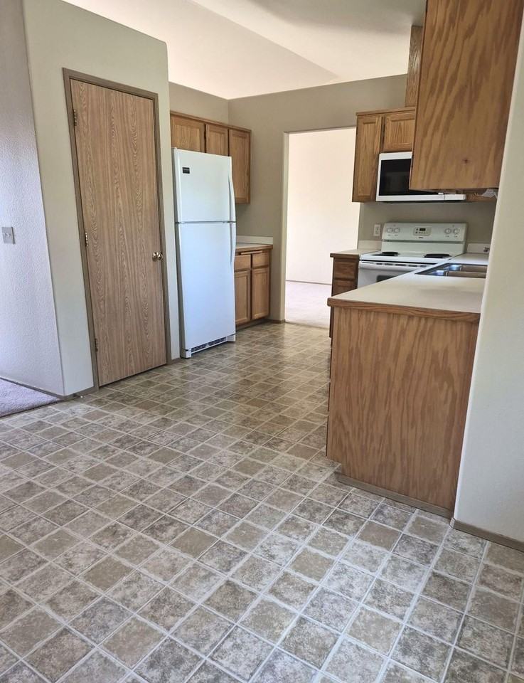 6811 152nd Street Ct E - Photo 6 of 11