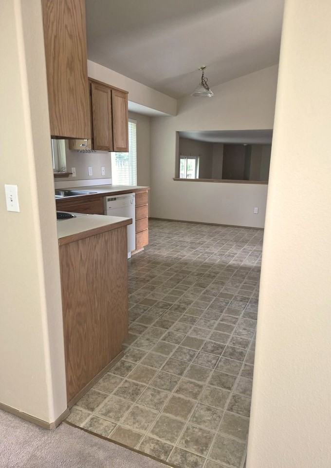 6811 152nd Street Ct E - Photo 7 of 11