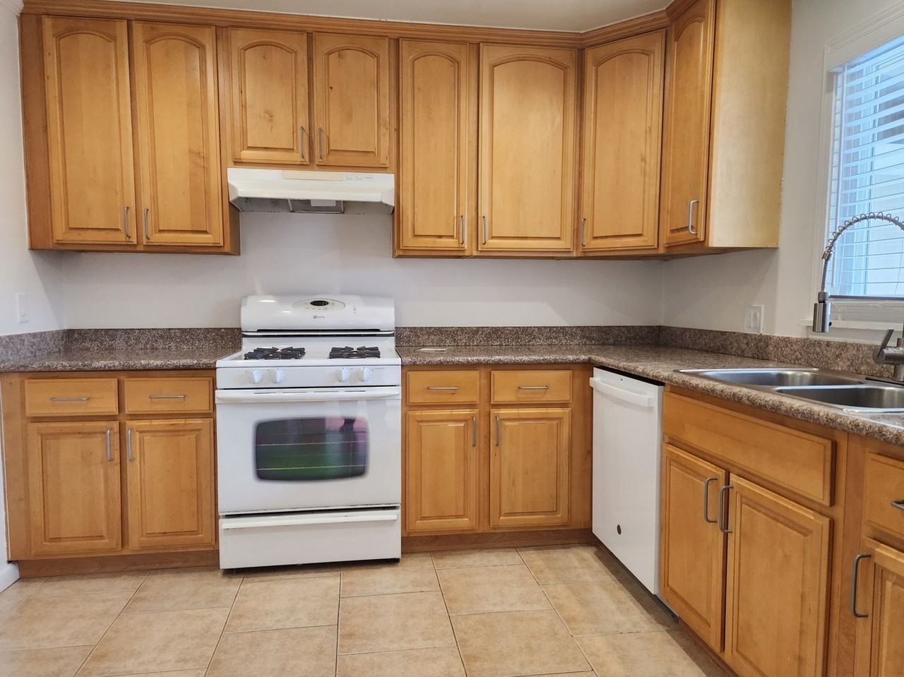 1858 Latham St - Photo 3 of 12