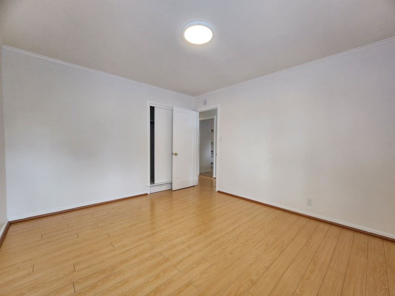 1858 Latham St - Photo 5 of 12