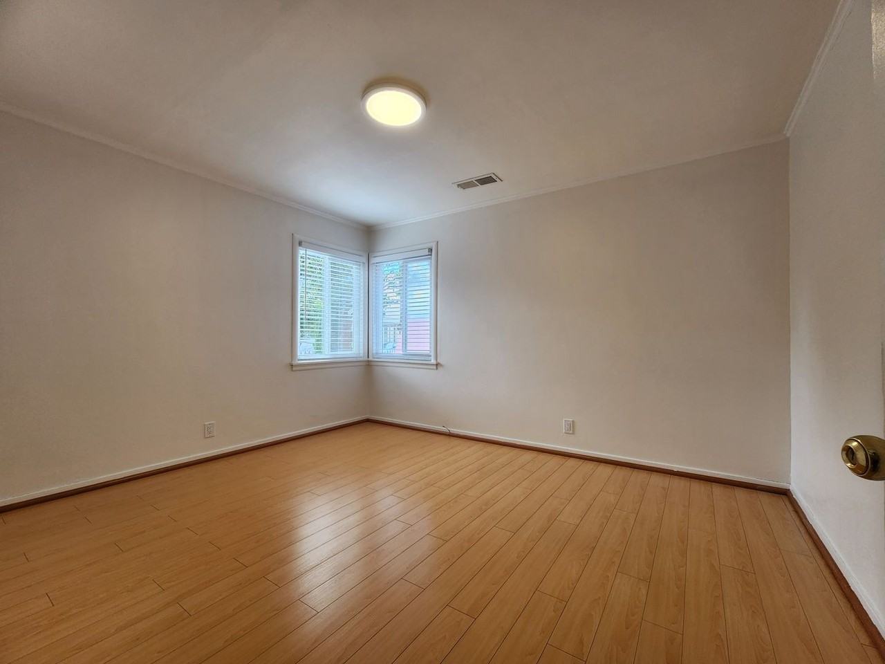 1858 Latham St - Photo 6 of 12