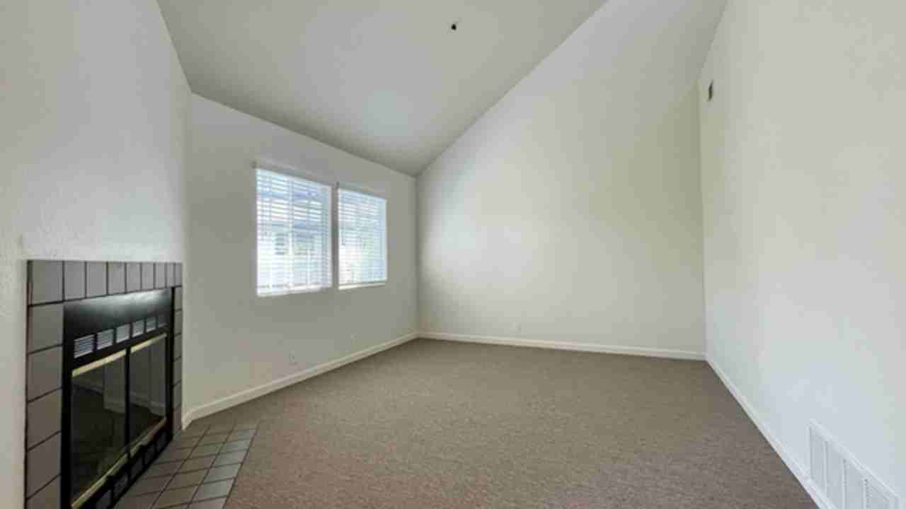 1043 Southwood Dr #H - Photo 3 of 20