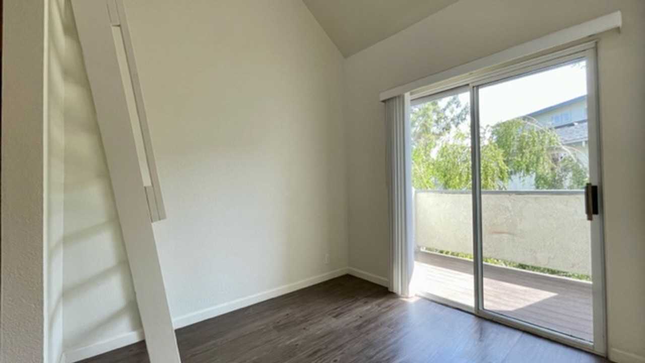 1043 Southwood Dr #H - Photo 5 of 20