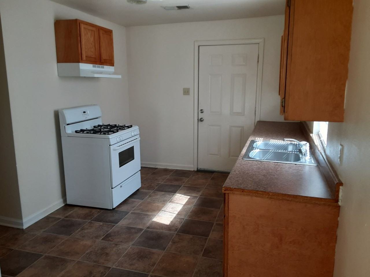 144 Pike Ave - Photo 7 of 10