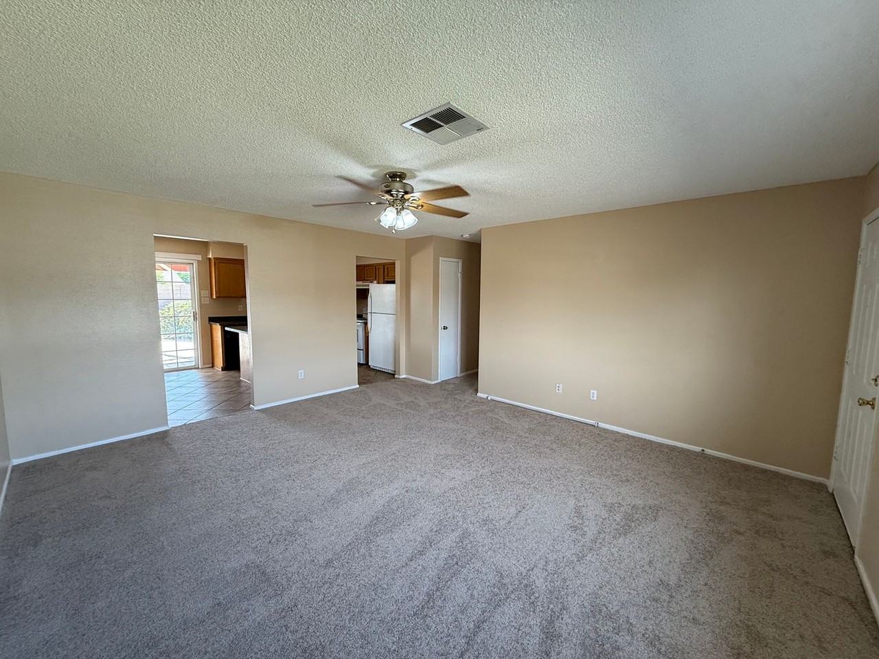 2634 S 30th Dr - Photo 4 of 21