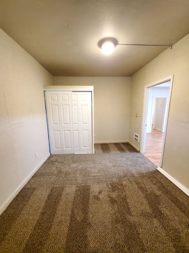 421 S County Rd - Photo 5 of 9
