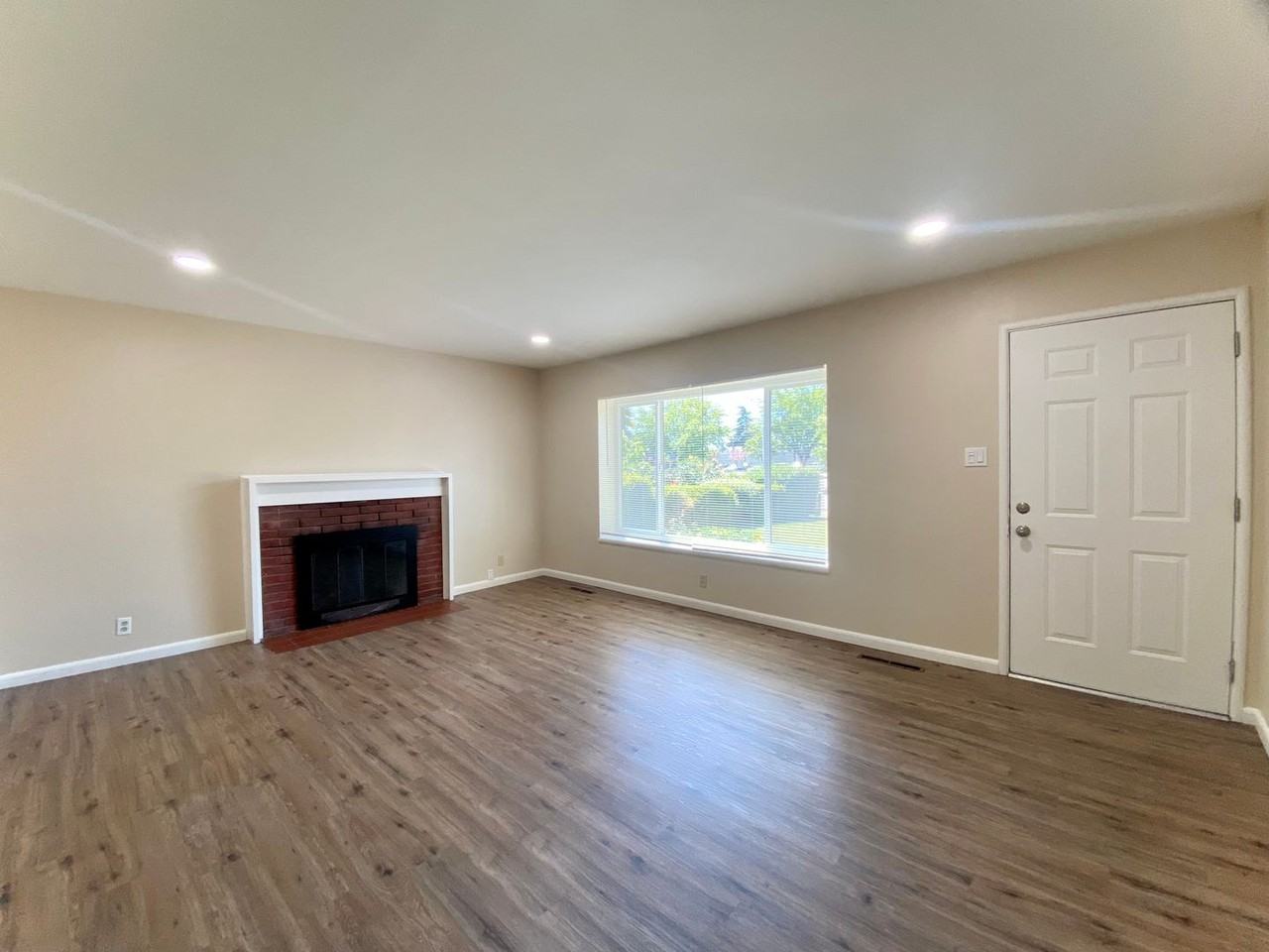 39750 Blacow Rd - Photo 4 of 15