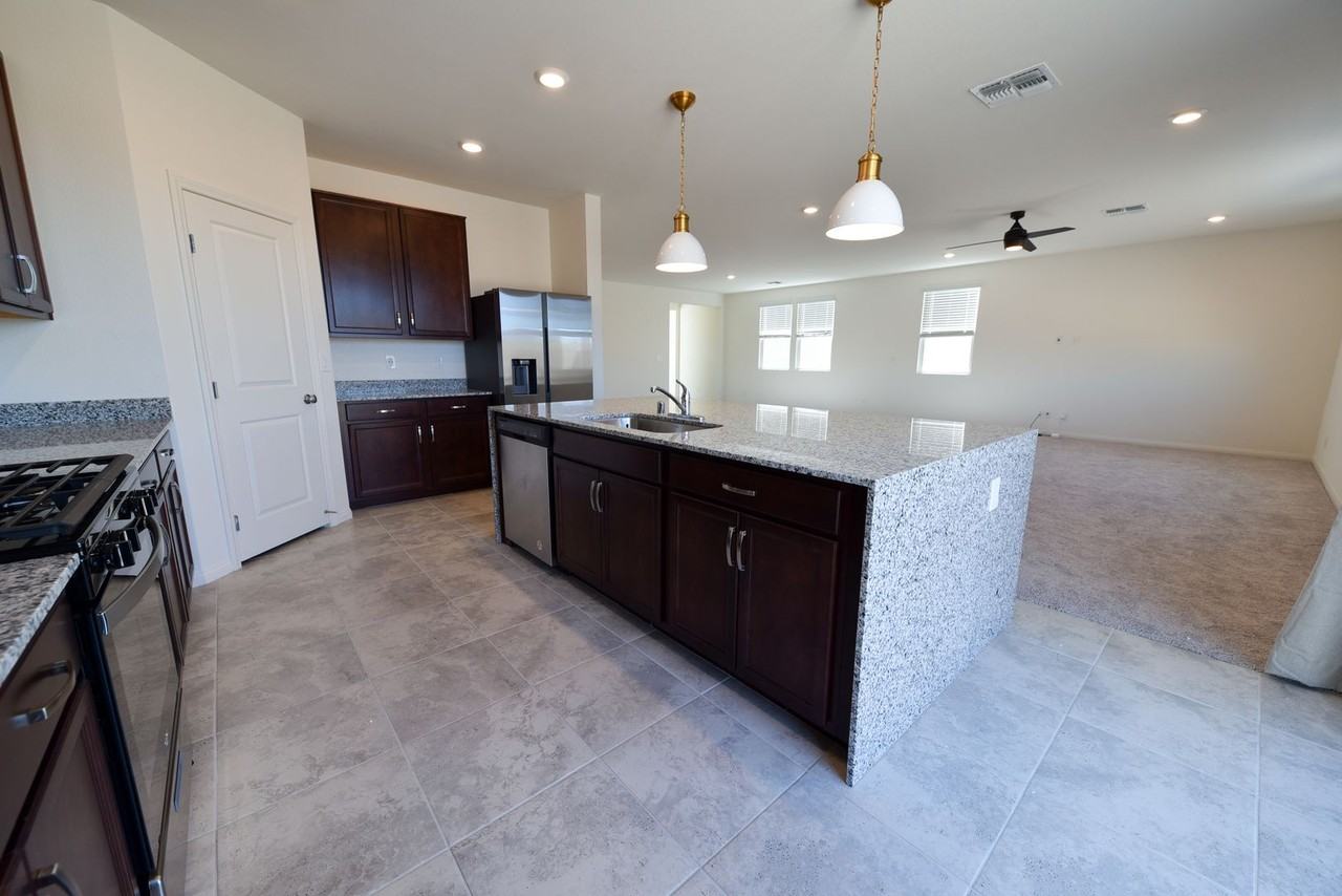 8683 Vermont Vista St - Photo 2 of 32