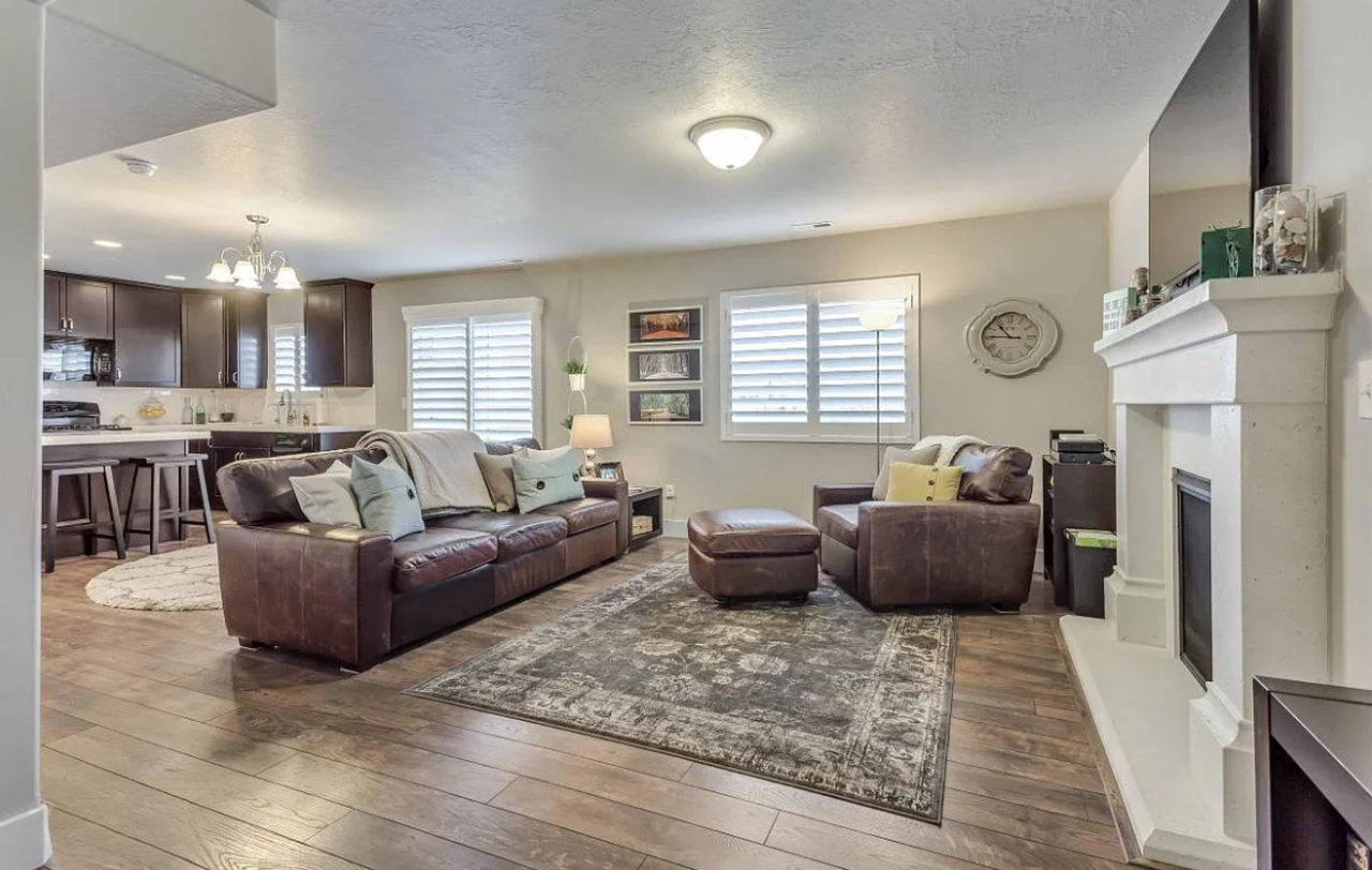 644 S 2310 W - Photo 4 of 14