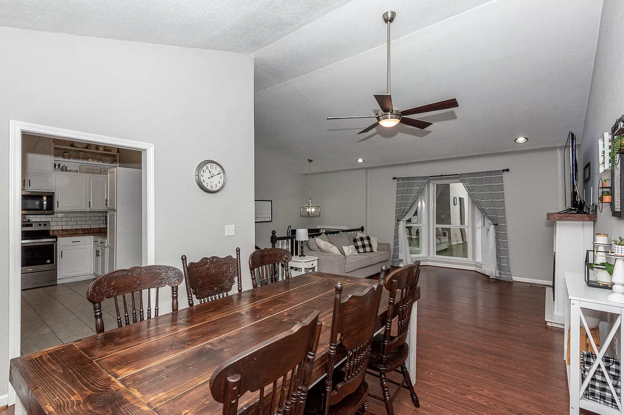 2152 Ridgecrest Dr - Photo 4 of 23